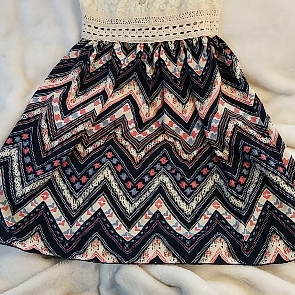 Dress - Picture 3 of 3